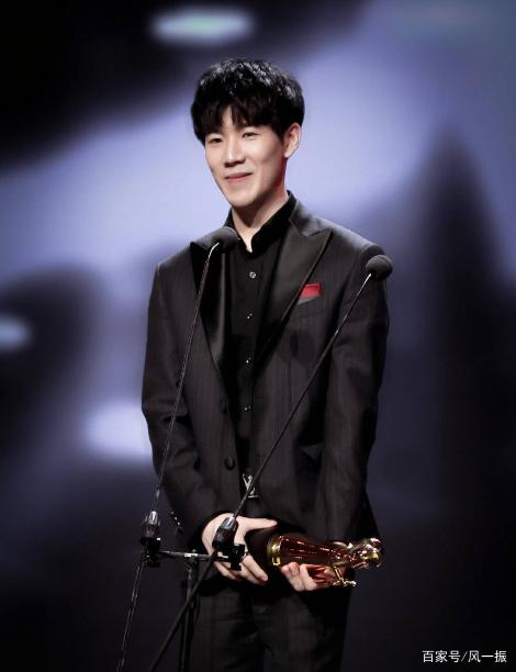 LPL春季赛今日首发名单：stay被换下 xing登场 圣枪哥重返赛场迎战AL