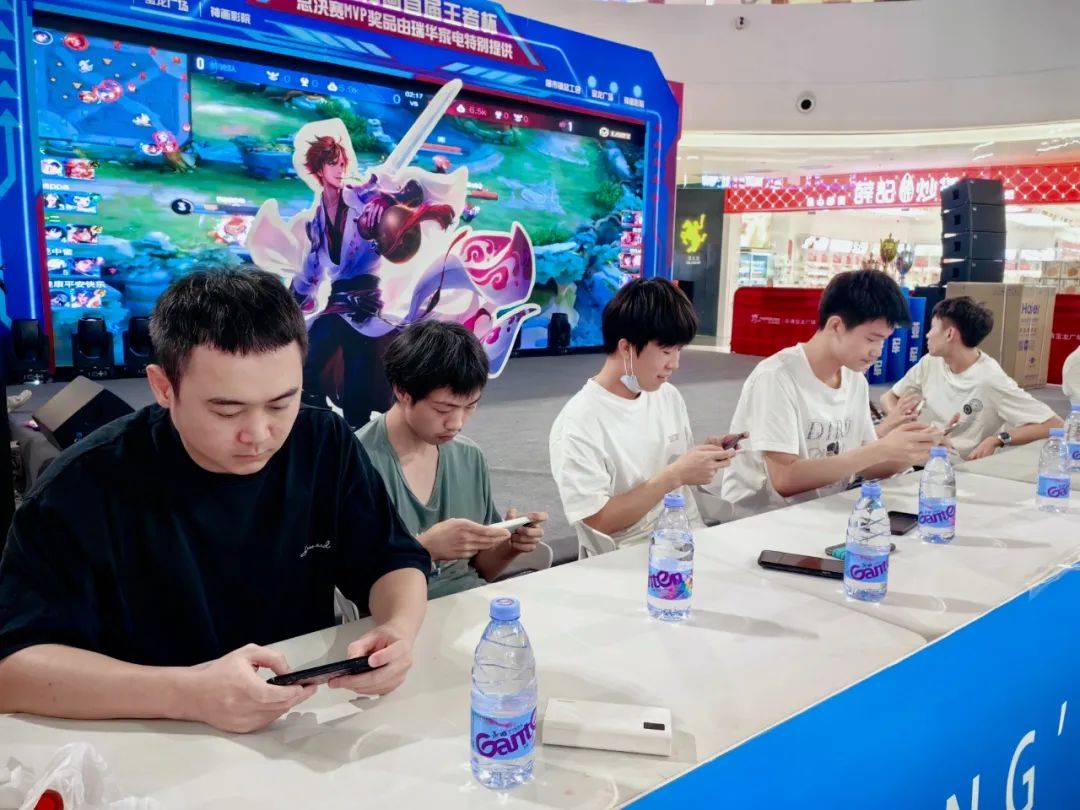 Richard Lewis：有传言说尼孩都会加入Falcons